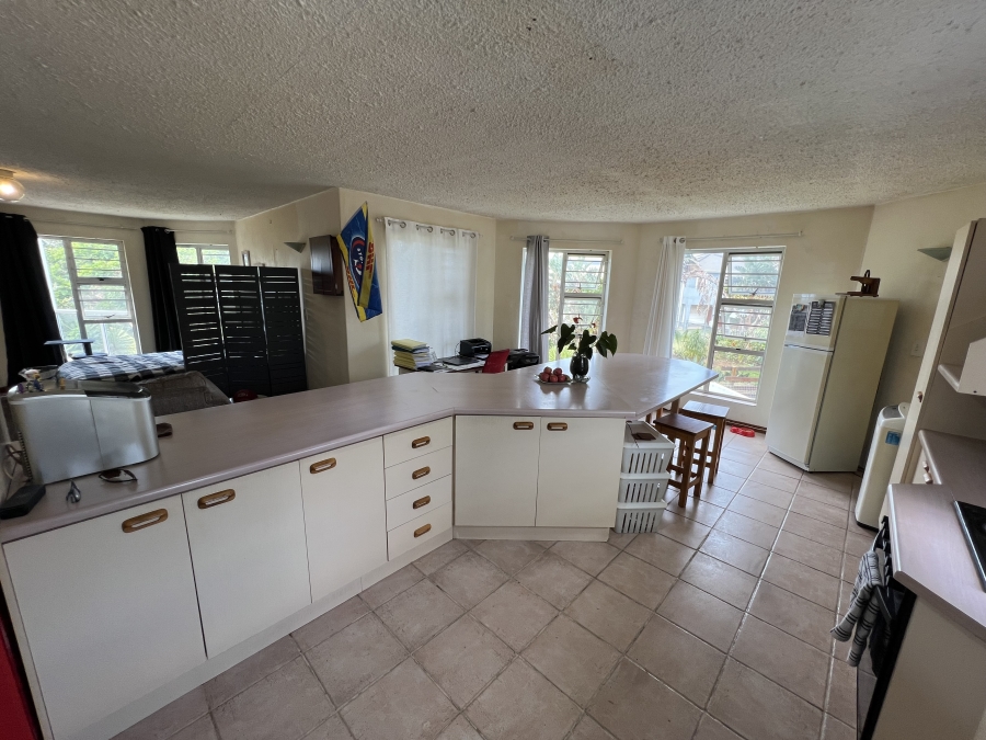 5 Bedroom Property for Sale in Wavecrest Eastern Cape